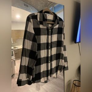 Old Navy Black and White Plaid Flannel Button-Up Shirt Large